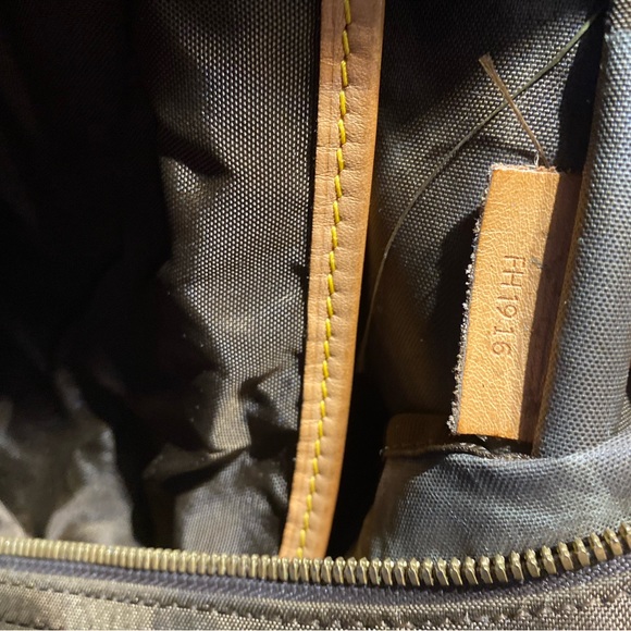 Selling a used authentic Louis Vuitton Luggage Garment Bag. - Picture 5 of 14